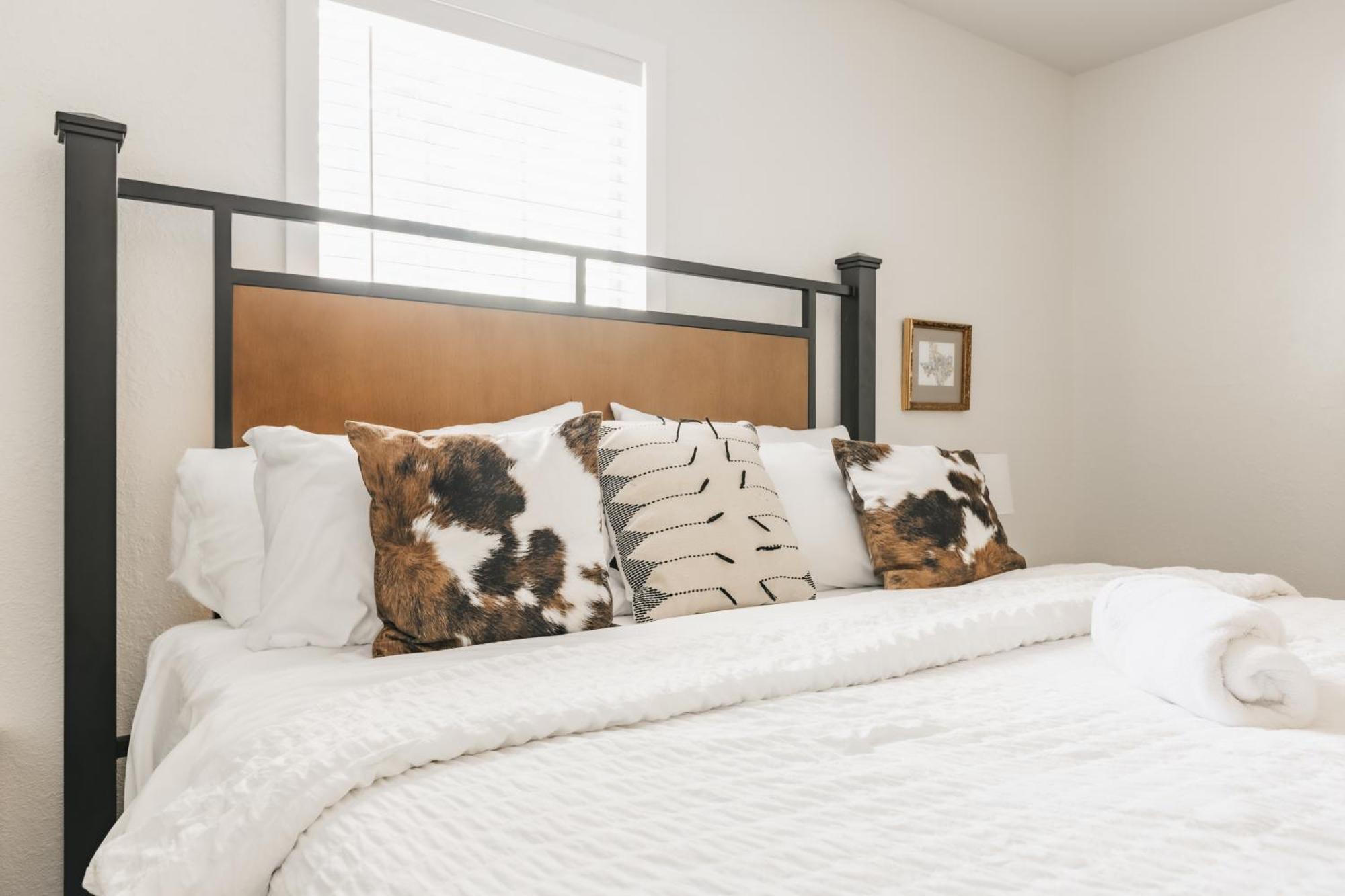 Modern Atx Escape - Walks To Lake, Spacious, King Bed *