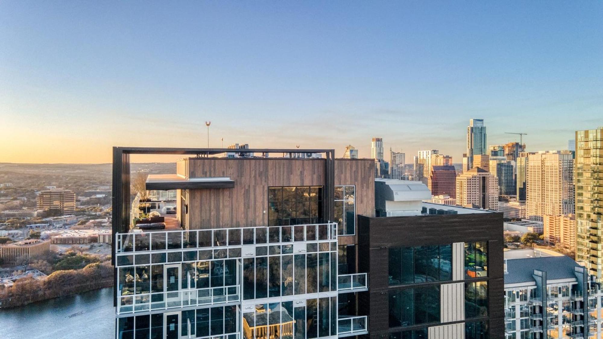 Holiday home Sleeps 40 12 In New High Rise W Rooftop Pool Gym Yoga