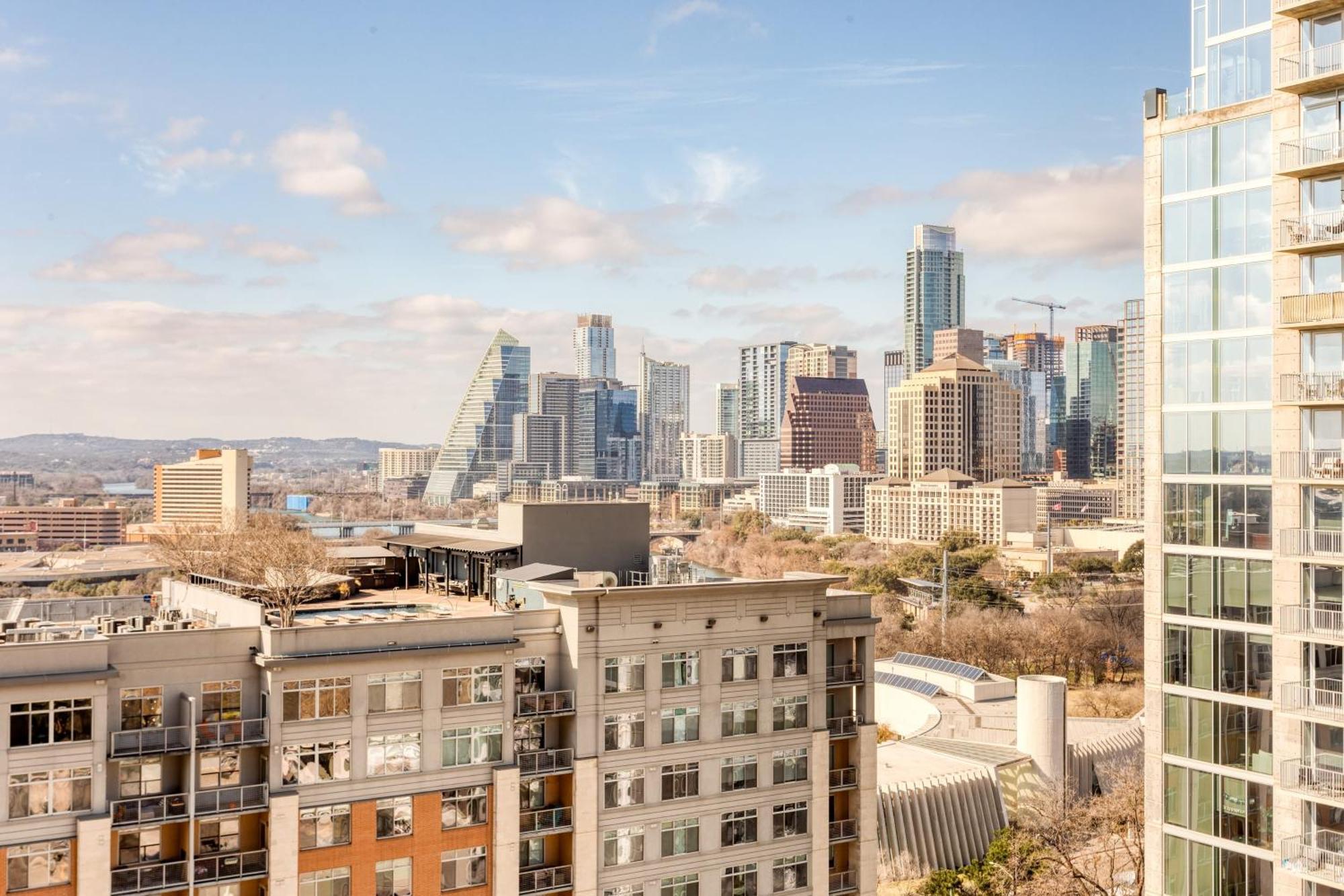 Sleeps 40 12 In New High Rise W Rooftop Pool Gym Yoga