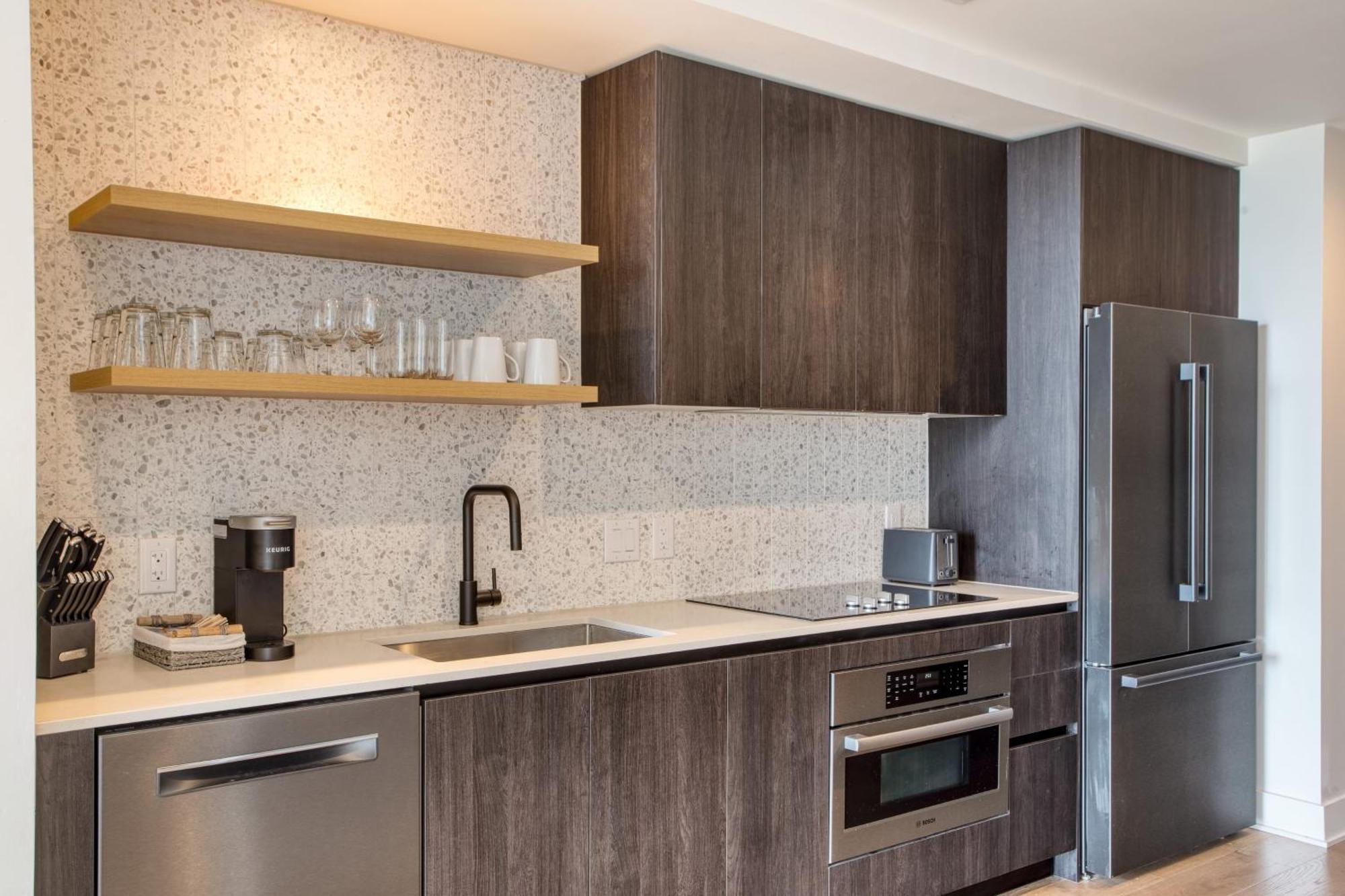 Sleeps 40 12 In New High Rise W Rooftop Pool Gym Yoga *