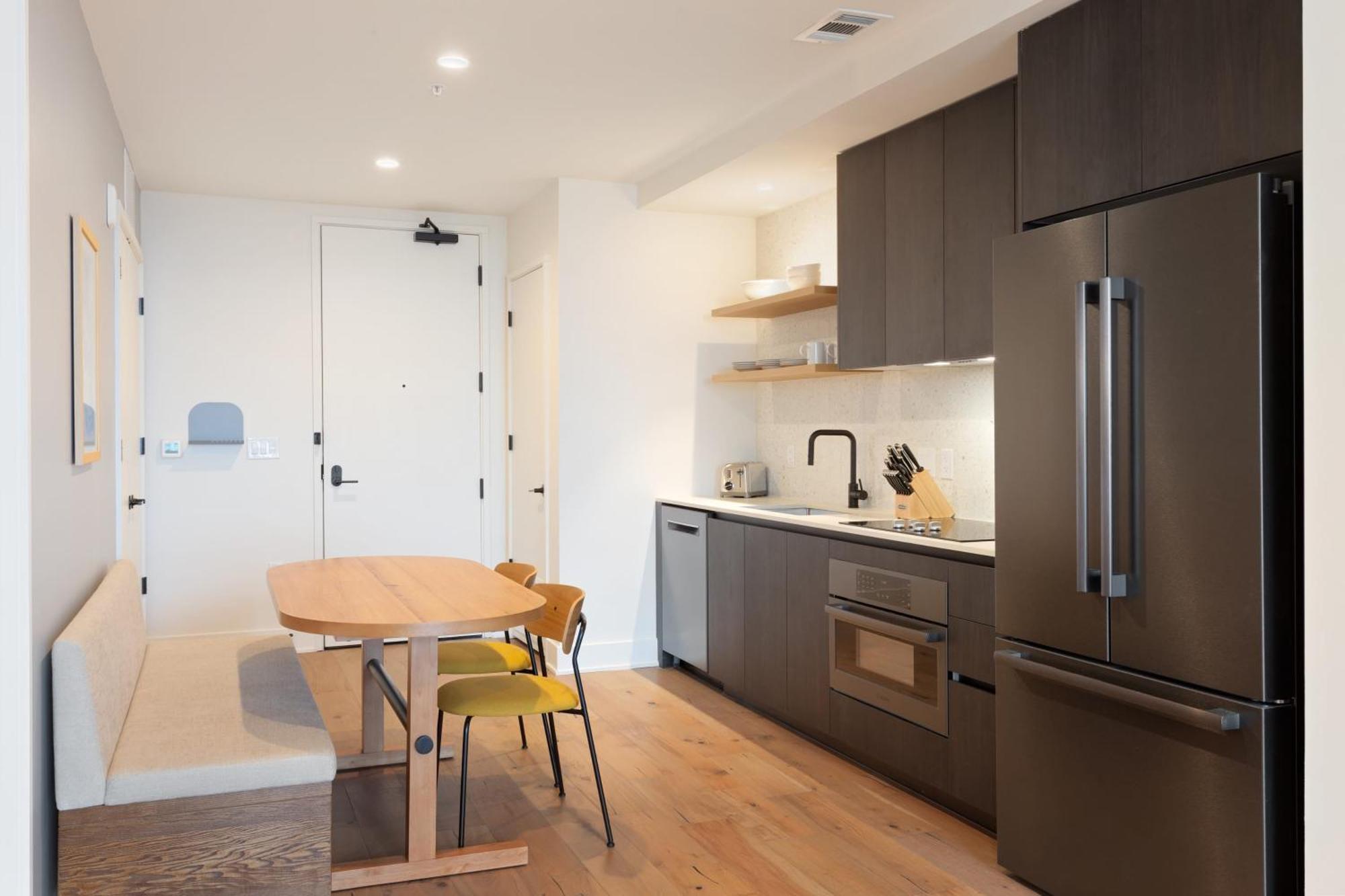 Sleeps 40 12 In New High Rise W Rooftop Pool Gym Yoga Austin