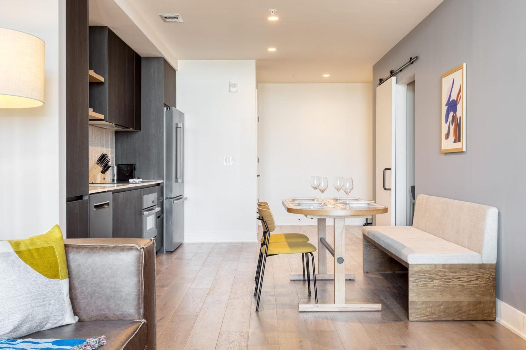 Sleeps 40 12 In New High Rise W Rooftop Pool Gym Yoga Austin