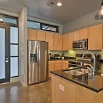 Urban Escape In Sola With Private Patio!