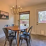Renovated Home Private Yard, Near Austin Hotspots