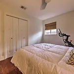 Renovated Home Private Yard, Near Austin Hotspots