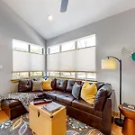 East 2Nd Guest House