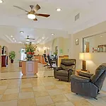 Super 8 by Wyndham Austin/Airport North