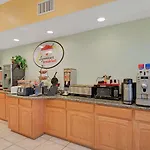 Super 8 by Wyndham Austin/Airport North