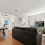 Nice Quiet Downtown Apt Pool Free Parking