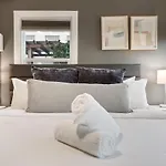 Prime Location W King Accommodations Near Downtown