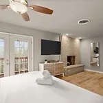 Entire Eastside Home W Space To Entertain And Yard