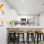 Recently Renovated Clarksville Apt For 4 And Parking