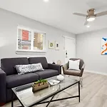 Recently Renovated Clarksville Apt For 4 And Parking