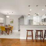 Gorgeous Home In Heart Of Zilker With Full Kitchen