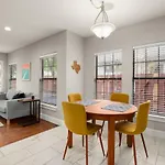 Gorgeous Home In Heart Of Zilker With Full Kitchen