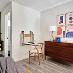 Midcentury Couples Designer Loft - Casa Tuya