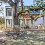 2B1B Hidden Oasis In The Hills- Close To Downtown