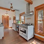 The Stanley Historic Home Plus Cabin With Pool, Bbq