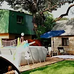 The Stanley Historic Home Plus Cabin With Pool, Bbq