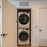 2Bd Condo-Rainey St-Best Views-Rt Pool