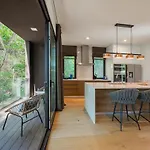 Modern Creek House Getaway In Lakeway Austin