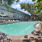Long Term Luxury In Prime Location And Swimming Pool
