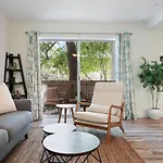 Stay Longer In Austin King Suite And Poolside Fun!