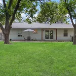 12 Min To Airport Spacious Backyard And Fire Pit