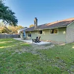 Texas Retreat With Patio, Fireplace And Fenced-In Yard
