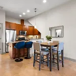 Chic & Homey 3-Br Close To Downtown Heart Of 704