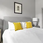 Landing Modern Apartment With Amazing Amenities
