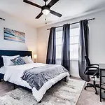 Luxury 2 Bed Room Apt- Home Away From Home
