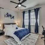 Luxurious 2Br Plus Resort Style Pool