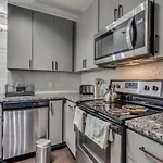 Luxurious 2Br Plus Resort Style Pool