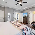 12 Guests - Arcade - Outdoor Dining - Pool - Grill