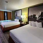 Super 8 by Wyndham Austin North/University Area