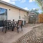Walk To Barton Springs Spacious Apt Backyard