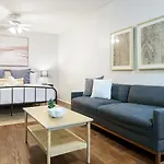 1St Floor Apt Hyde Park Bathtub And Free Parking