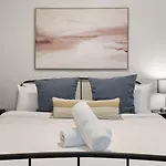 1St Floor Apt Hyde Park Bathtub And Free Parking