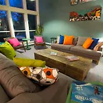 Hi - Austin Hostel