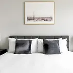 Landing Modern Apartment With Amazing Amenities