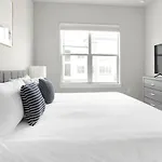 Landing Modern Apartment With Amazing Amenities