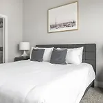 Landing Modern Apartment With Amazing Amenities