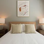 Landing Modern Apartment With Amazing Amenities