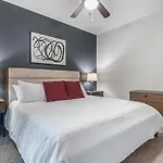 Landing Modern Apartment With Amazing Amenities