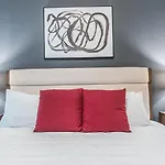 Landing Modern Apartment With Amazing Amenities