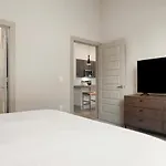 Landing Modern Apartment With Amazing Amenities