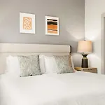 Landing Modern Apartment With Amazing Amenities