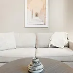 Landing Modern Apartment With Amazing Amenities
