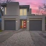 Off The Hook In Austin With Chic 2Br Retreat Plus Firepit